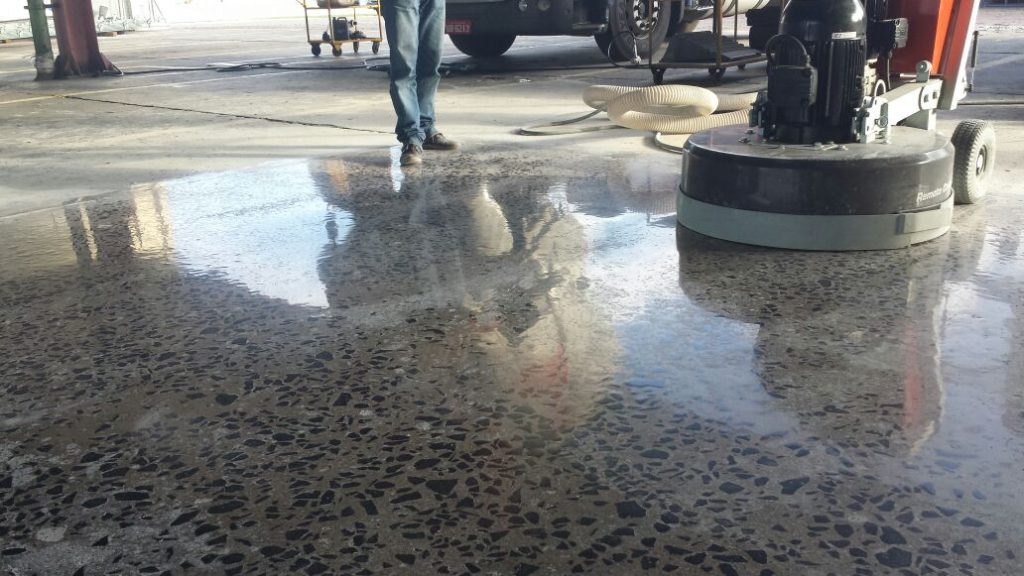 Polimento de piso de concreto